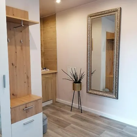 Klein Haus 12a בית הארחה