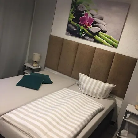 Klein Haus 12a بيت ضيافة 4*